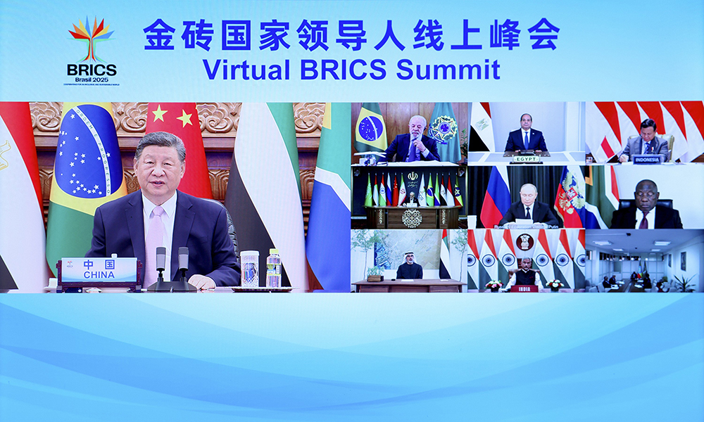 9月8日晚，國家主席習(xí)近平出席金磚國家領(lǐng)導(dǎo)人線上峰會，并發(fā)表題為《團(tuán)結(jié)合作?砥礪前行》的重要講話。新華社記者 劉彬 攝